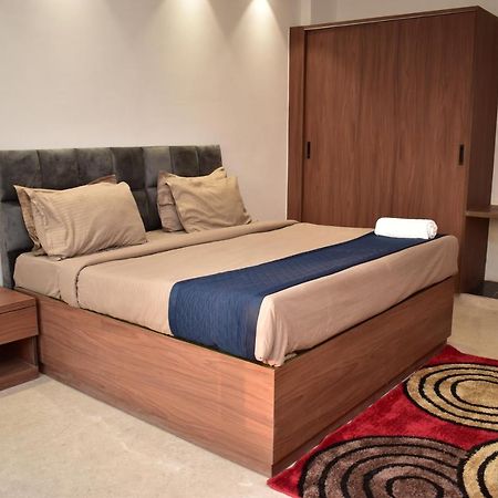 Qotel Hotel Signature Bnb-Ashok Vihar New Delhi Extérieur photo