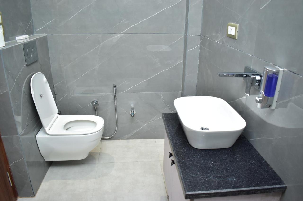 Qotel Hotel Signature Bnb-Ashok Vihar New Delhi Extérieur photo
