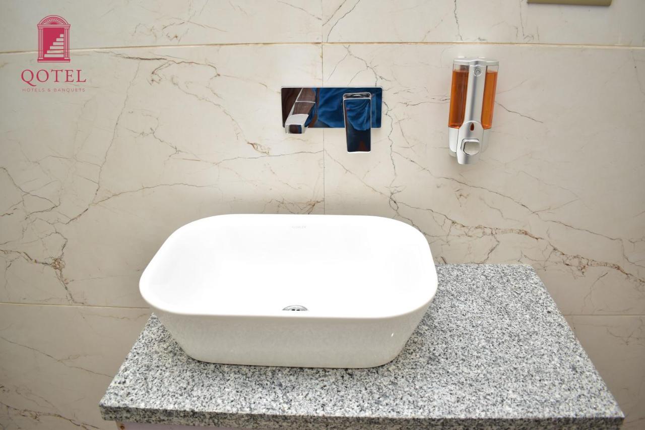 Qotel Hotel Signature Bnb-Ashok Vihar New Delhi Extérieur photo